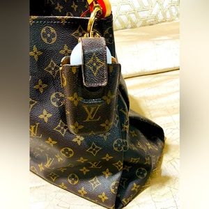 louis vuitton phone holder bag